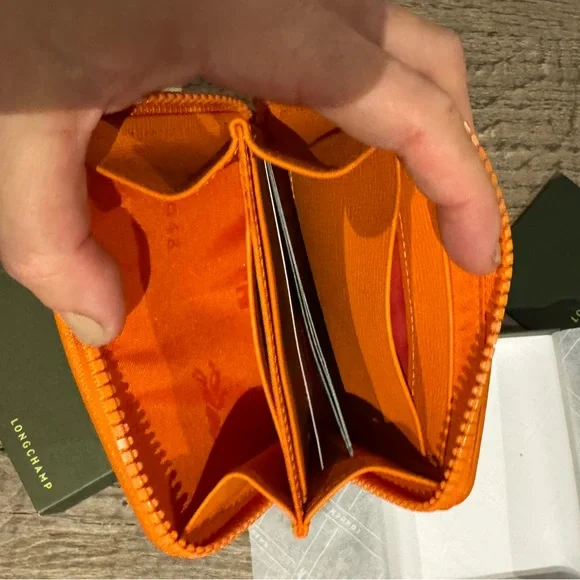 Longchamp Orange Wallet. - Picture 4 of 6